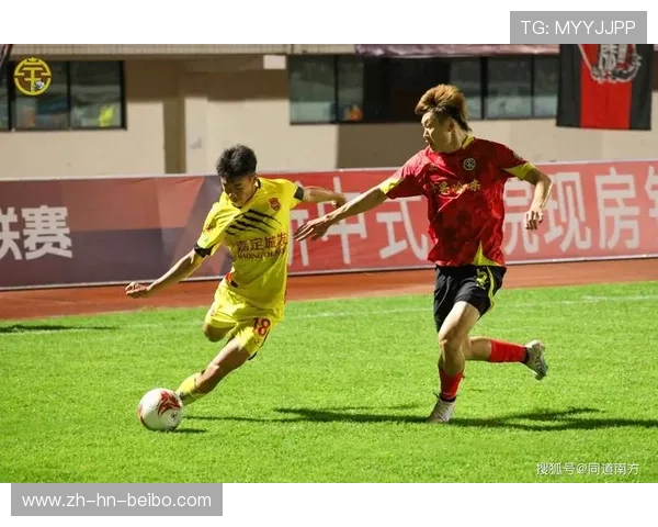 足球比赛中的全攻全守与攻守平衡